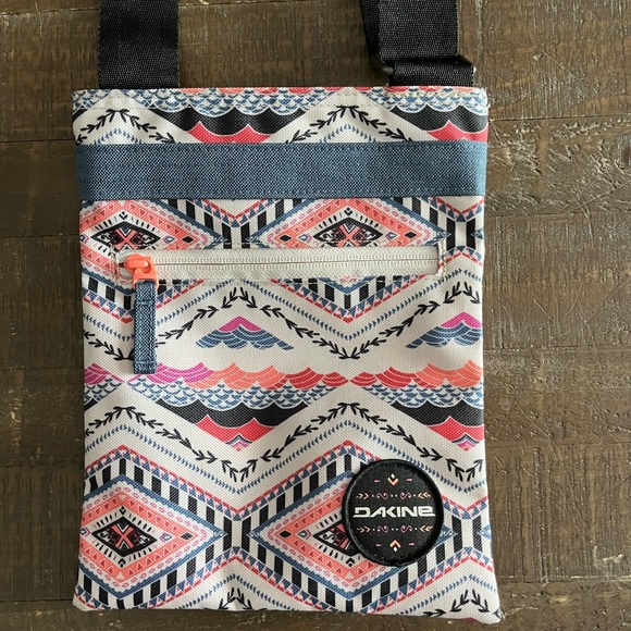 Dakine crossbody bag/purse - Picture 1 of 8